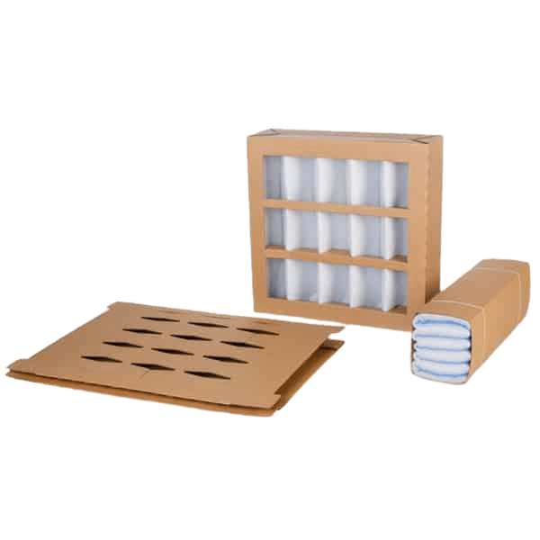 Kartonverpackung mit weißen Filtereinsätzen und Einlage
